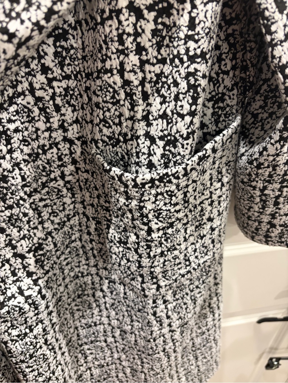 Love 83 Black and White Patterned Knit Top - Picture 4 of 5